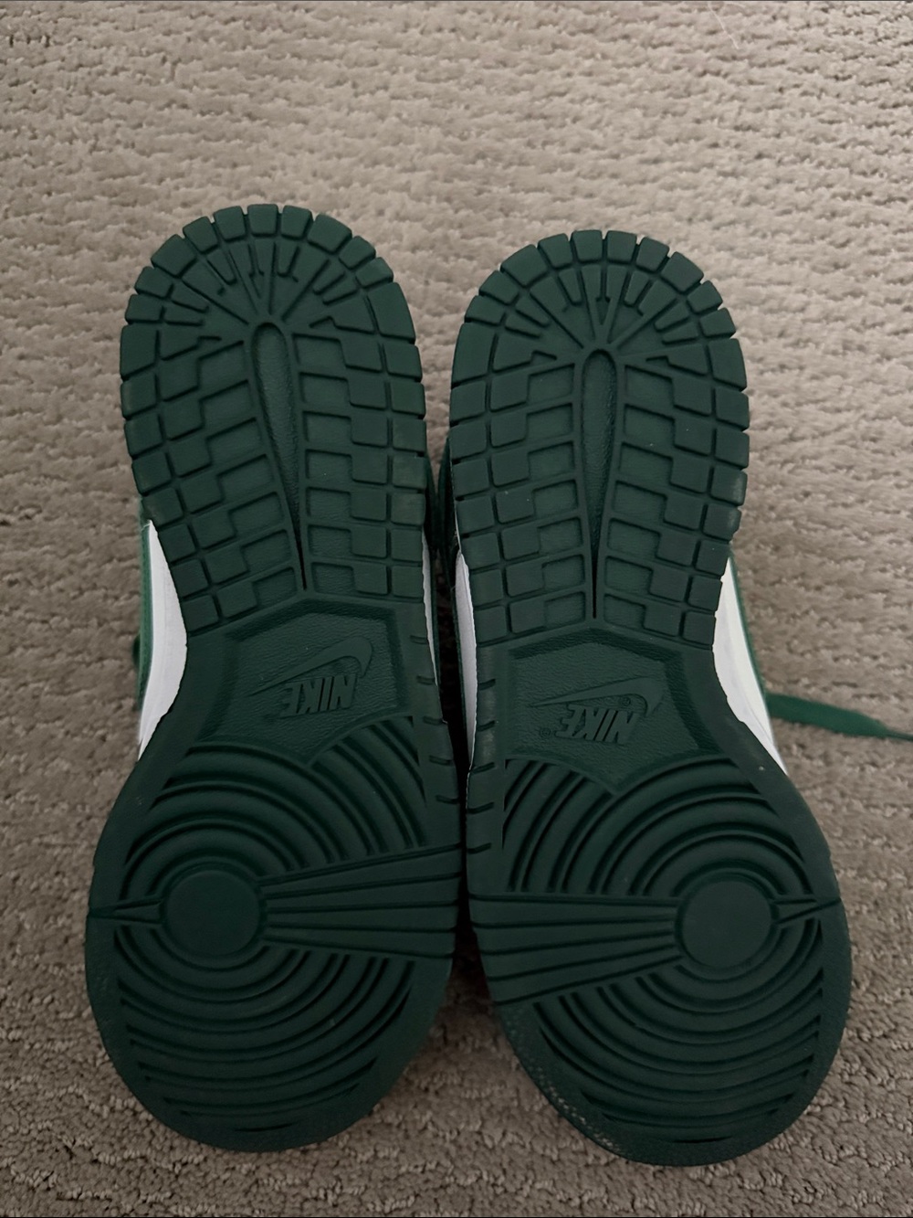 Nike White and Green Low-Top Dunks - Picture 4 of 5